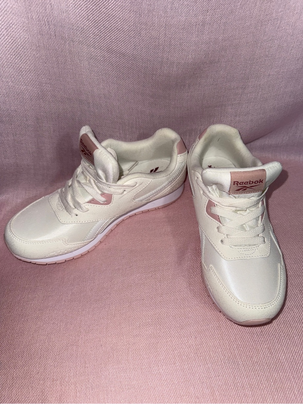 NWOT Reebok Classic White & Pale Pink Sneakers Sz Girls 4